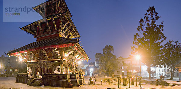 Panorama von drei Bildern der der Machendranath Mandir  Tempel  Gehäuse rote (Rato) Machendranath  Patan  Kathmandu  Nepal  Asien