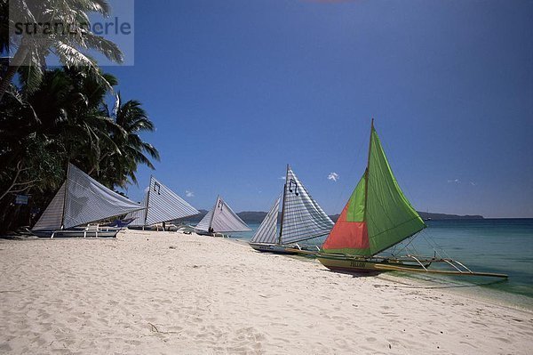 Strand an der Westküste Urlaub Insel vor der Küste von Panay  Boracay  Philippinen  Südostasien  Asien