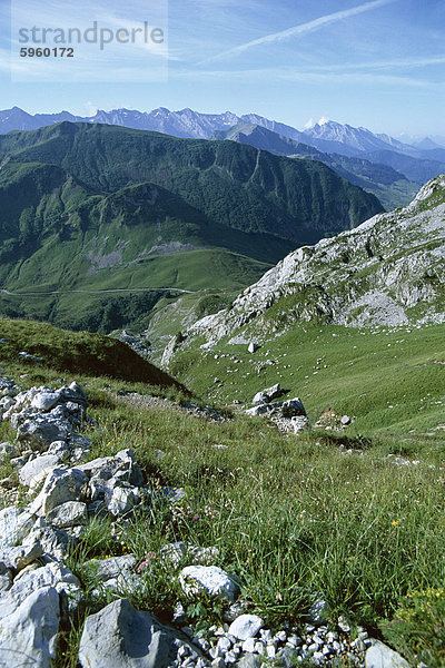 Col De La Colombiere und Berge  in der Nähe von La Clusaz  Rhone-Alpes  Frankreich  Europa