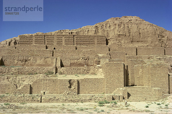 Zikkurat von 1250 v. Chr. Tempel dem Gott Inšušinak auf elamische Stadt Choga Zanbil  UNESCO World Heritage Site  Iran  Naher Osten