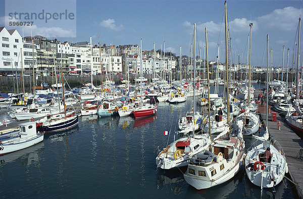 Hafen  St. Peter Port  Guernsey  Kanalinseln  Großbritannien  Europa