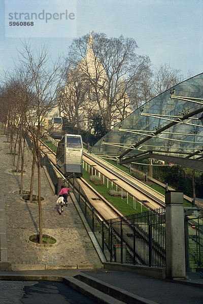 Die Furnicular bis zu Sacre Coeur  neben den Schritten des Montmartre  Paris  Frankreich  Europa