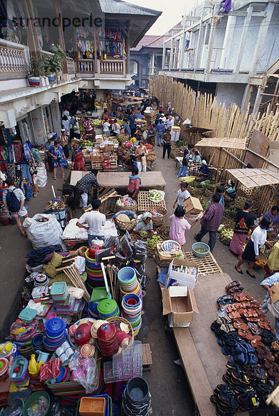 Ständen im Markt zu Ubud auf der Insel Bali  Indonesien  Südostasien  Asien