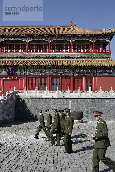 Chinesische Soldaten Besuch des verbotenen Stadt  Peking  China  Asiens