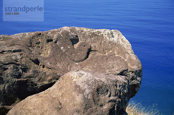 Osterinsel Rapa Nui hoch oben nahe Mann Dorf Zeremonie Vogel Pazifischer Ozean Pazifik Stiller Ozean Großer Ozean Krater Raps Brassica napus Chile Petroglyphe Südamerika