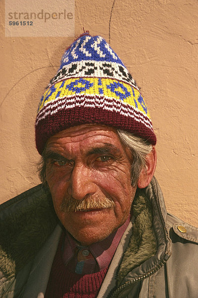 Porträt von einem lokalen Mann  Punta Arenas  Patagonien  Chile  Südamerika