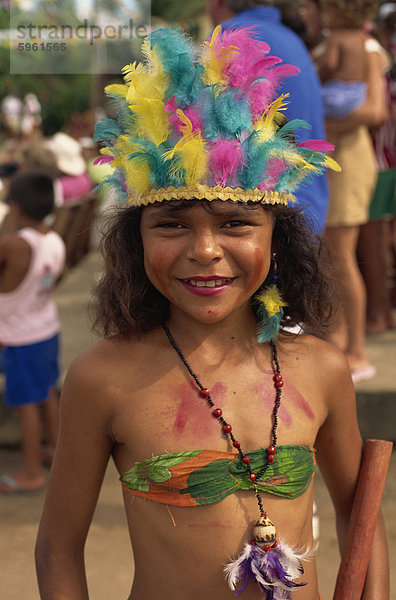 Junge Tänzerin  Pacoval Dorf  Amazonas Region  Brasilien  Südamerika