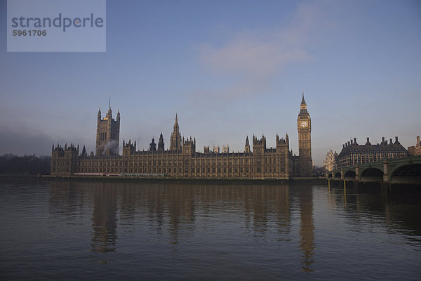 Europa Großbritannien Gebäude London Hauptstadt Parlamentsgebäude groß großes großer große großen Westminster Big Ben Morgendämmerung England
