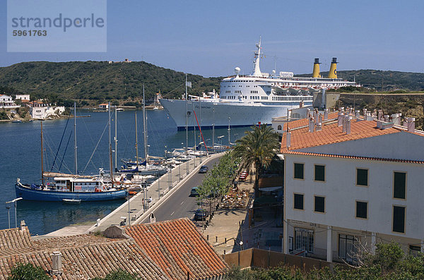 Kreuzfahrt Schiff betreten Hafen  Mahon  Menorca  Balearen  Spanien  Mediterranean  Europa