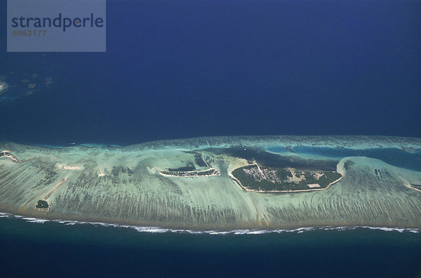Wenig Hura am linken und Big Hura rechts  Male Atoll  Malediven  Indischer Ozean  Asien