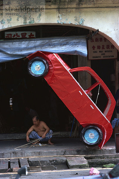 Papier Auto zum Brennen am Begräbnis  Chinatown  Singapur  Südostasien  Asien