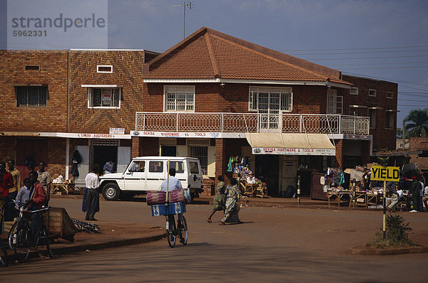 Straßenszene  Jinja  Uganda  Ostafrika  Afrika