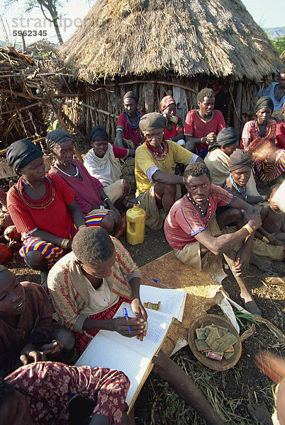 Kooperative Sammlung von Geldern  Konso  Äthiopien  Afrika