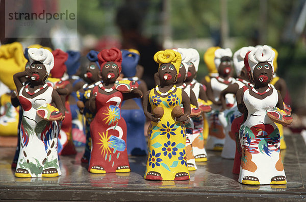 Traditionelle bunte Keramik Zeichen  Kuba  Westindische Inseln  Mittelamerika