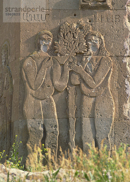 Relief von Adam und Eva auf Armenische Kirche  gebaut im Jahr 915 Akdamar Insel  Vansee  Anatolien  Türkei  Kleinasien  Eurasien