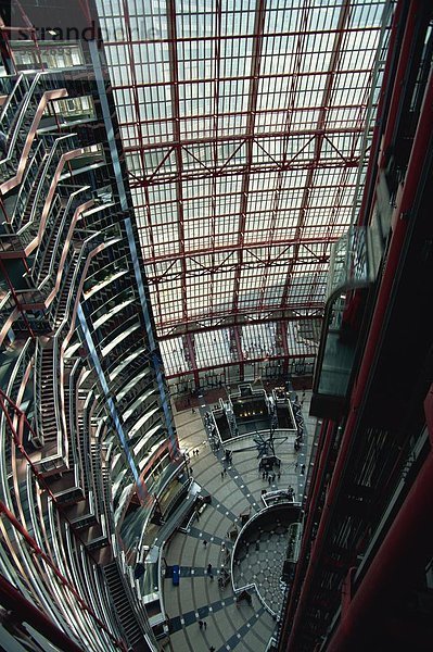 Blick nach unten in Richtung Atrium der Staat von Illinois Gebäude LaSalle Street  Innenstadt von Chicago  Illinois  Vereinigte Staaten von Amerika  Nordamerika