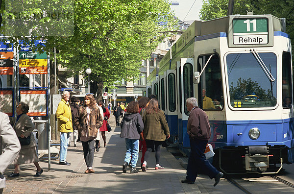 Straßenbahn  Bahnhof  Zürich  Schweiz  Europa