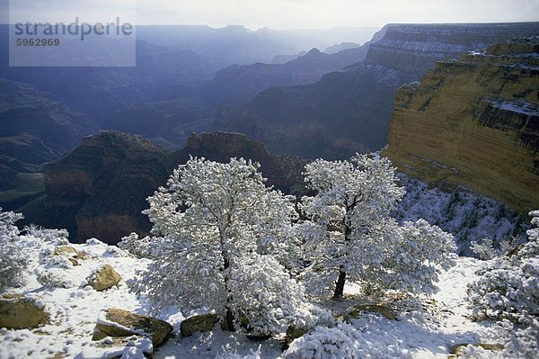 Suchen Sie östlich des Canyons von Powell Gedenkstätte wie die Sonne steigt nach Schnee im April  Grand Canyon National Park  UNESCO Weltkulturerbe  Arizona  Vereinigte Staaten von Amerika  Nordamerika