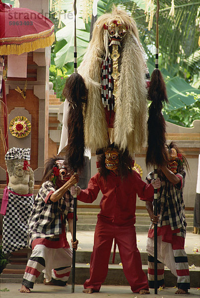 Barong und Krises tanzen  Denpasar  Bali  Indonesien  Südostasien  Asien