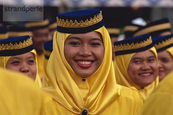 Mädchen in traditionellen malaiischen verkleiden  Kuala Lumpur  Malaysia  Südostasien  Asien