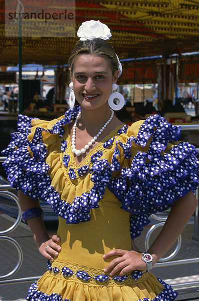 Frau im Flamenco Kleid  April Fair  Sevilla  Andalusien  Spanien  Europa