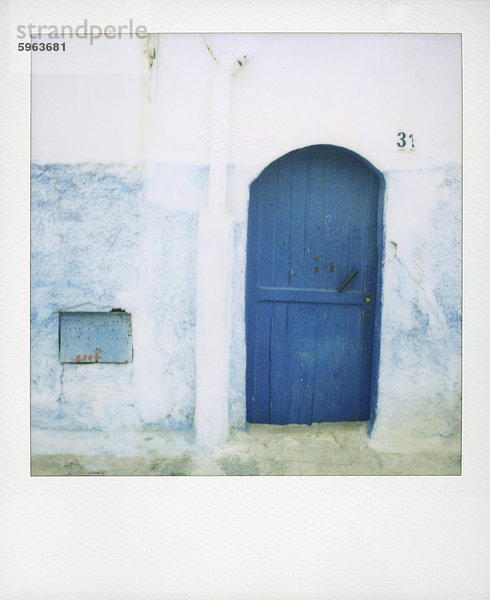 Nordafrika Wand Tradition Tür blau streichen streicht streichend anstreichen anstreichend gekalkt Afrika Marokko Polaroid