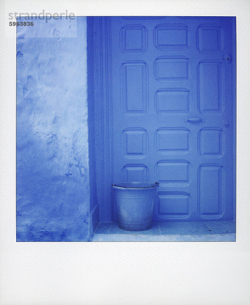 Nordafrika Wand Tür Eimer blau Kunststoff Afrika Marokko Polaroid