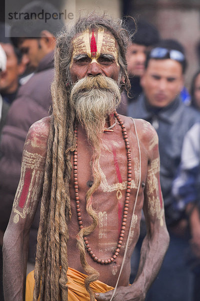 Sadhu (Heiliger Mann)  Shivaratri Festival  Pashupatinath Tempel  Kathmandu  Nepal  Asien