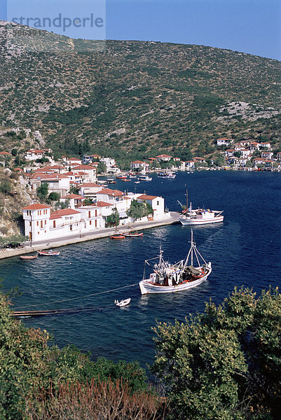 Angeln Boot und Hafen Agia Kyriaki  Pelion  Griechenland  Europa