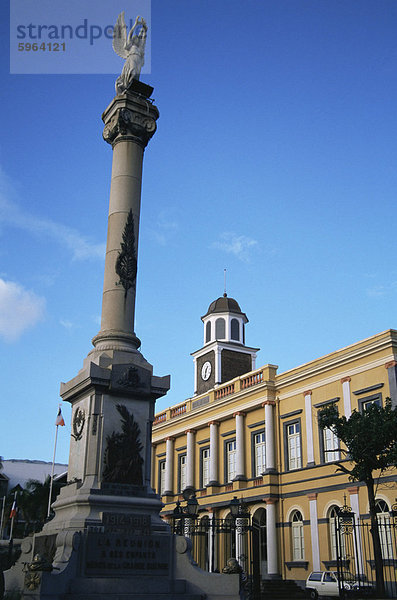 Denkmal Aux Morts und Hotel Central  St. Denis  Réunion  Indischer Ozean  Afrika