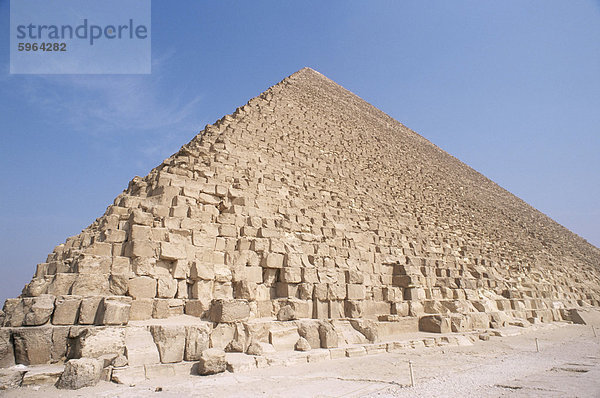 Die Pyramide des Cheops  Giza  UNESCO Weltkulturerbe  in der Nähe von Kairo  Ägypten  Nordafrika  Afrika