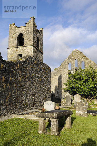 Kirche und Cong Abbey  County Mayo  Connacht  Republik Irland  Europa