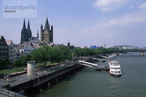 Fluss Rhein  Köln  Nordrhein Westfalen  Deutschland  Europa