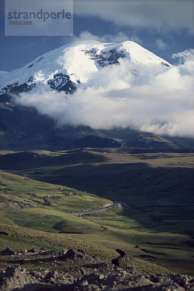 Schnee bedeckten Mount Chimborazo in Ecuador  Südamerika