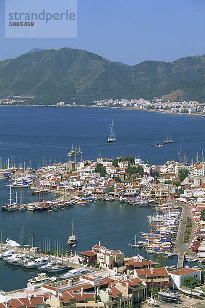 niedrig Hafen über Stadt Ansicht Luftbild Fernsehantenne Anatolien Eurasien Marmaris Türkei