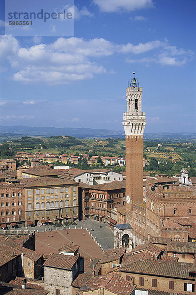 Die Mangia-Turm und das Gebäude um die Piazza del Campo in Siena  UNESCO World Heritage Site  Toskana  Italien  Europa