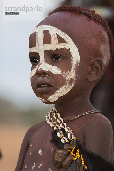 Porträt eines Kindes Hamer (Hamar) bei Evangadi Tänze (Nacht-Tanz)  Wahab(3) Village  Turmi  unteren Omo-Tal  Äthiopien  Afrika