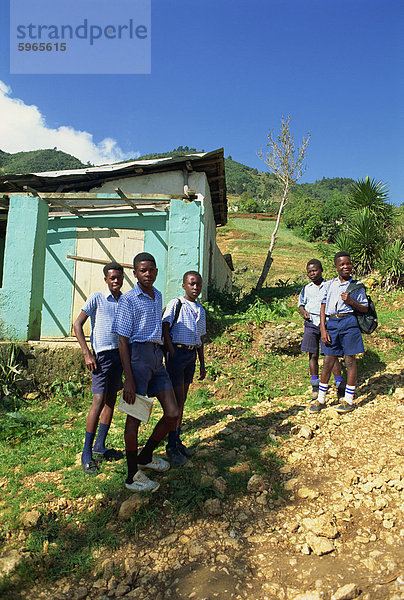 Schulkinder in einheitlichen  Haiti  Westindische Inseln  Karibik  Mittelamerika