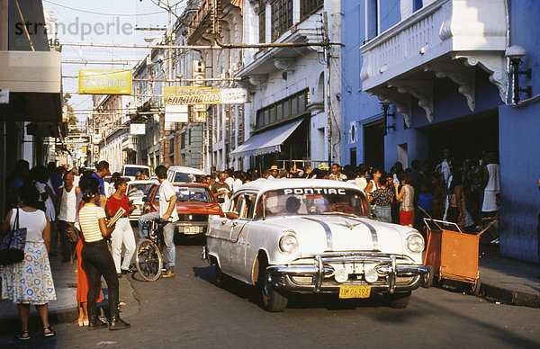 Alte Pontiac  hielt ein amerikanisches Auto vor der Revolution  Santiago De Cuba  Kuba  Westindische Inseln  Zentralamerika arbeitet seit