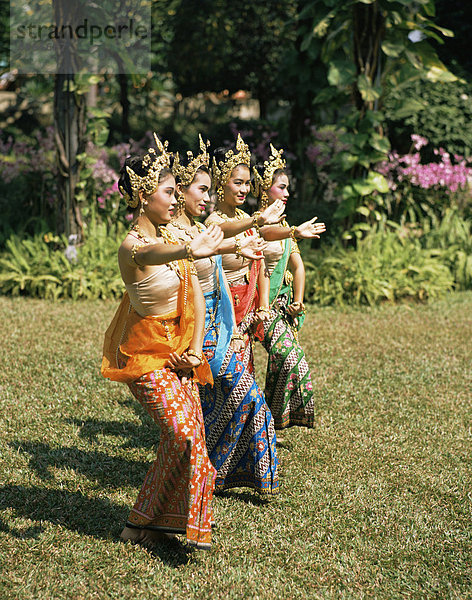 Thai Tanz  orientalische Gärten  Bangkok  Thailand  Südostasien  Asien