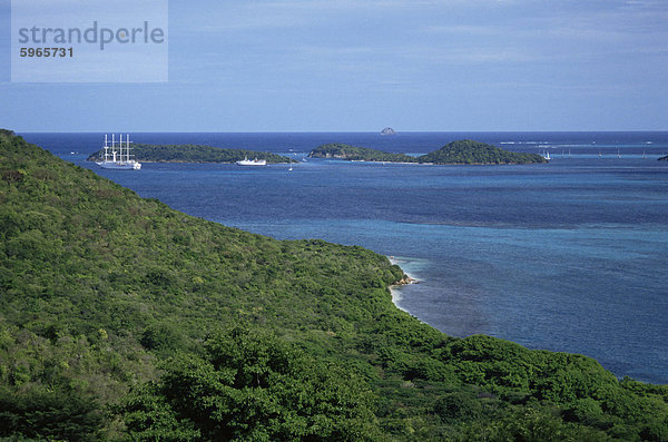 Blick von der Insel Mayreau Tobago Cays  The Grenadines  Windward-Inseln  West Indies  Caribbean  Mittelamerika