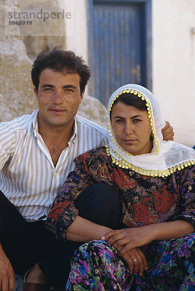 Porträt eines türkischen Paares in das Dorf Soganli südlich von Urgup  in der Cappadocia Gebiet  Anatolien  Türkei  Kleinasien  Eurasien