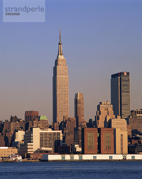 Skyline von Manhattan und dem Empire State Building  New York City  Vereinigte Staaten von Amerika  Nordamerika