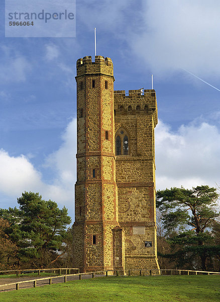 Leith Hill Tower erbaut 1766  eine Torheit auf der Süd-Ost höchsten Hügel  294 m  mit Blick über den Weald  Coldharbour nahe Dorking  Surrey  England  Vereinigtes Königreich  Europa