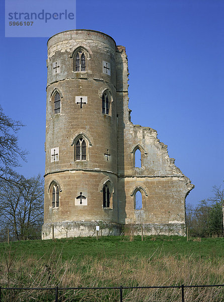 Gothic Folly Tower  Wimpole Hall Estate  Cambridgeshire  England  Vereinigtes Königreich  Europa