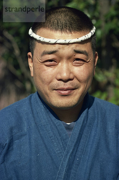 Porträt eines lächelnden japanischen Mannes  Japan  Asien