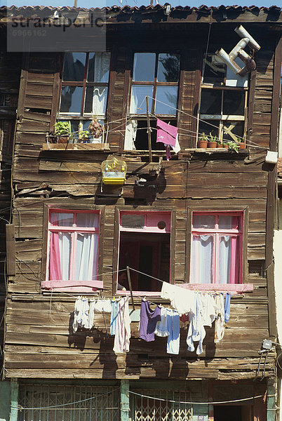 Europa Tradition waschen Großstadt frontal Vogel Blockhaus Istanbul alt Türkei Holzhaus