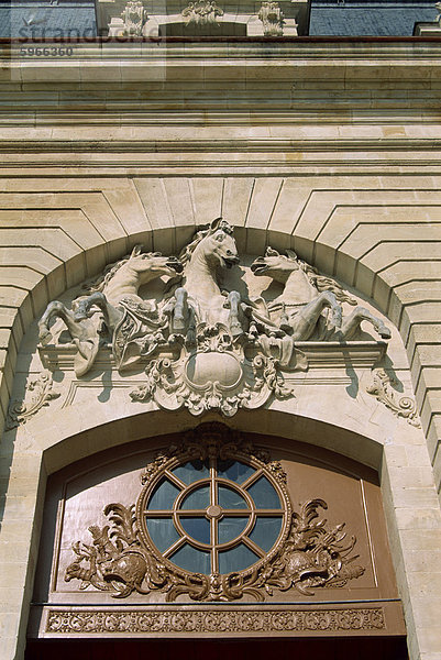 Skulptur Pferde auf dem Musee Vivant du Cheval in Chantilly  in Picardie  Frankreich  Europa