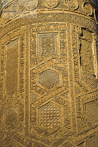 Detail der Dekoration auf der 12. Jahrhundert Minarett von Jam bei Dämmerung  UNESCO-Weltkulturerbe  Ghor (Ghur  Ghowr) Provinz  Afghanistan  Asien