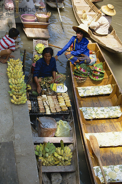 Schwimmende Markt Damnoen Saduak  Bangkok  Thailand  Südostasien  Asien